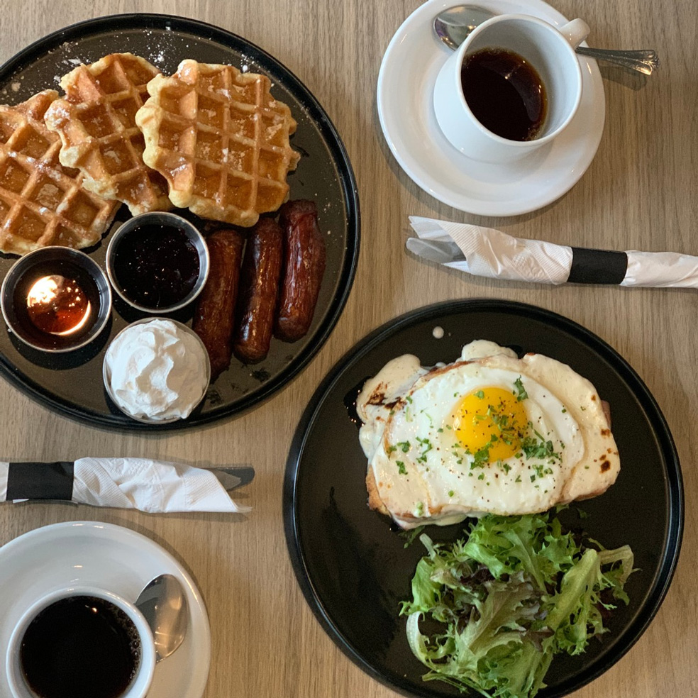 A-table-with-food-and-drink-Pitt-Meadows-Golf-Club